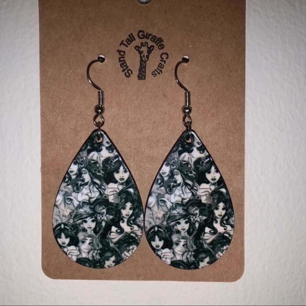 Disney princesses black & white wood tear drop earring set new